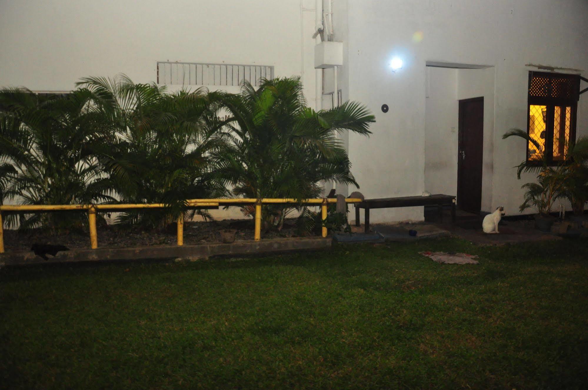 Blue Seas Guest House Dehiwala-Mount Lavinia Εξωτερικό φωτογραφία